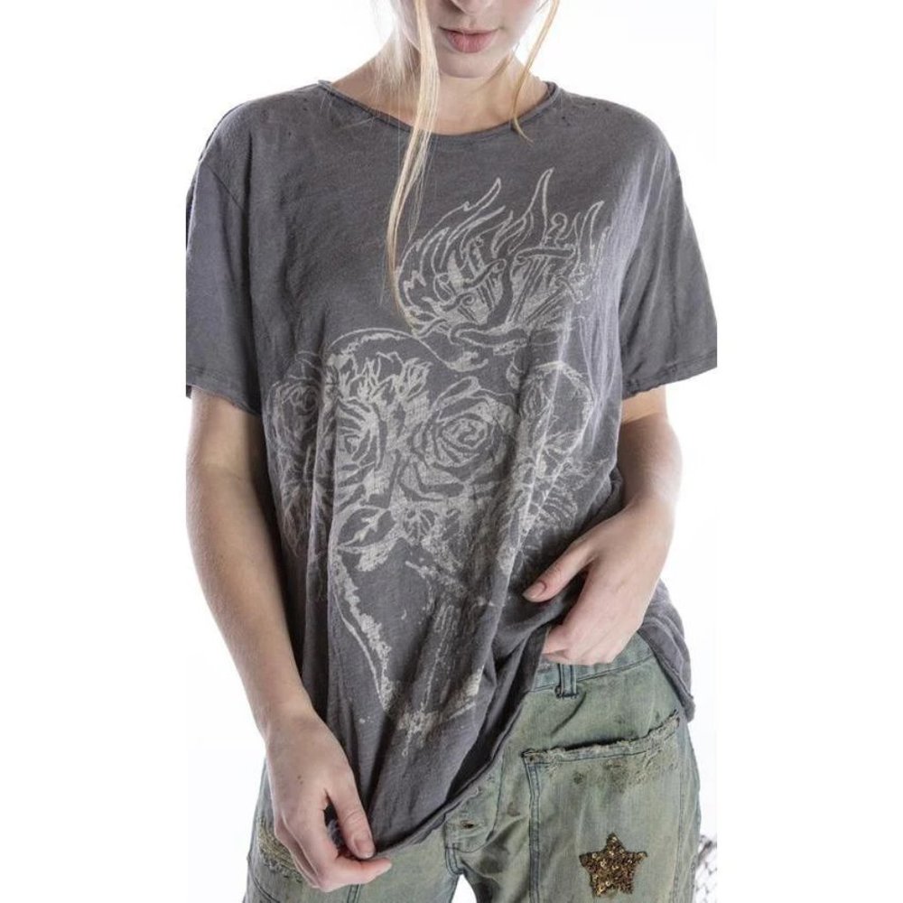 Vintage Magnolia Pearl Distressing Shoulder Heart Of Promise T-Shirt Gray OS